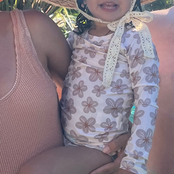 Rylee and Cru plumeria -Floral Long Sleeve Swimsuit Set - Picture 3 of 3